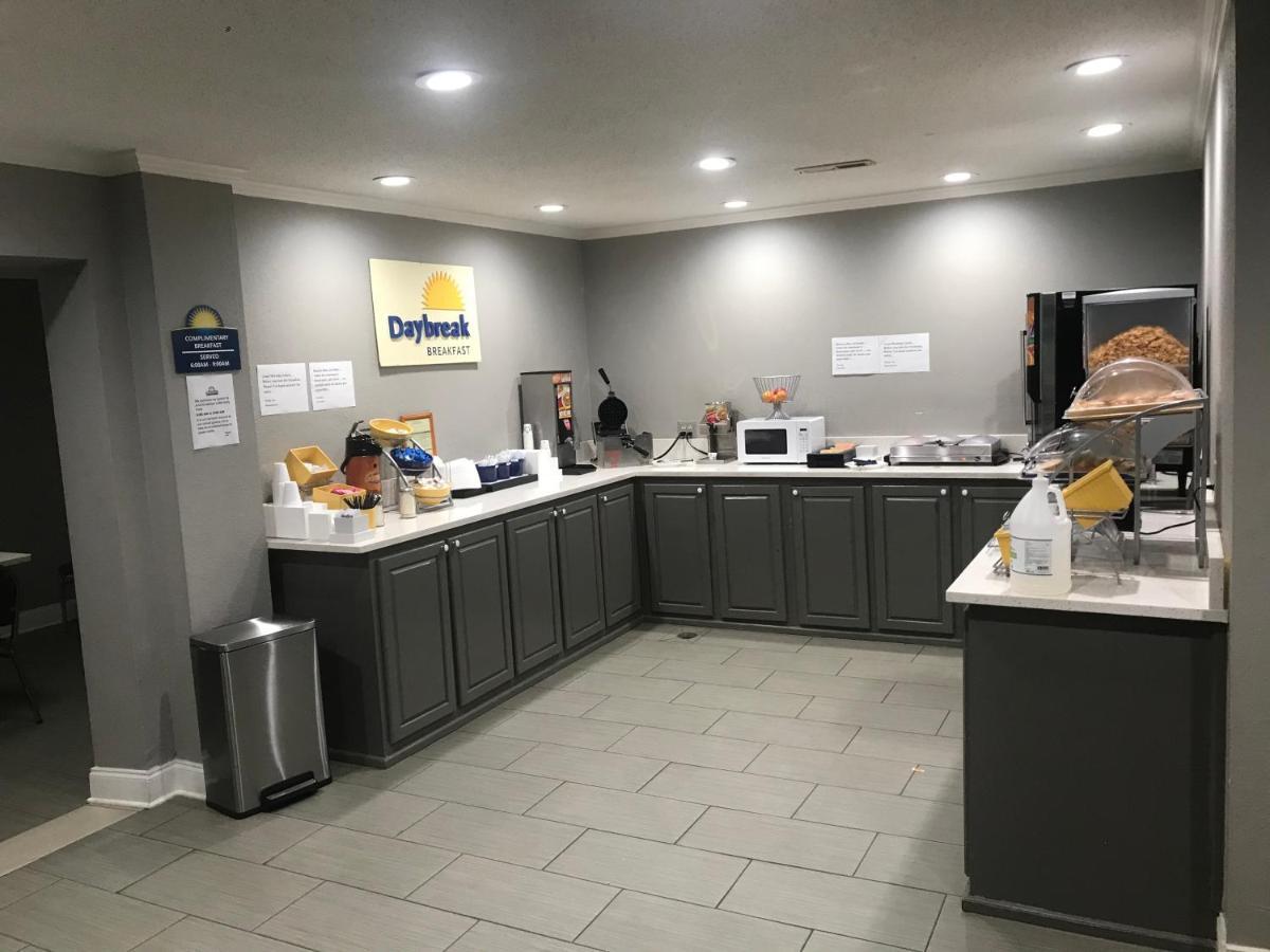 科利尔维尔戴斯套房酒店 外观 照片