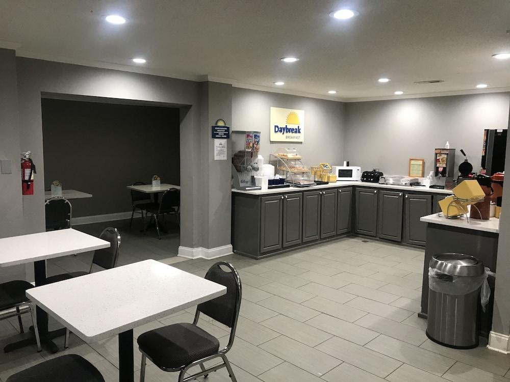 科利尔维尔戴斯套房酒店 外观 照片
